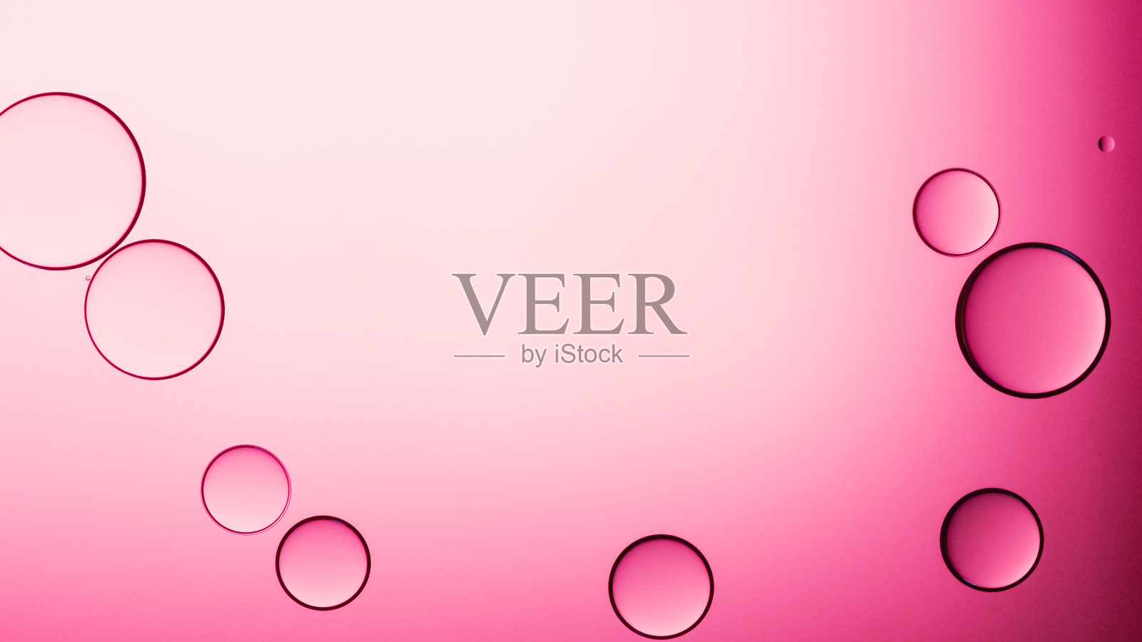 抽象粉红色的油泡沫在一个白色的背景创意设计和艺术项目照片摄影图片