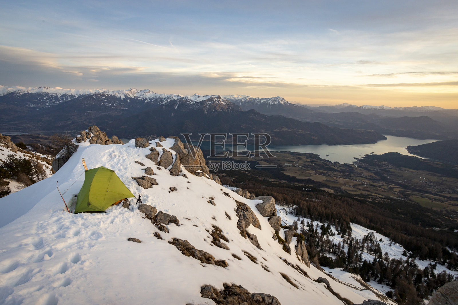 冬天露营照片摄影图片