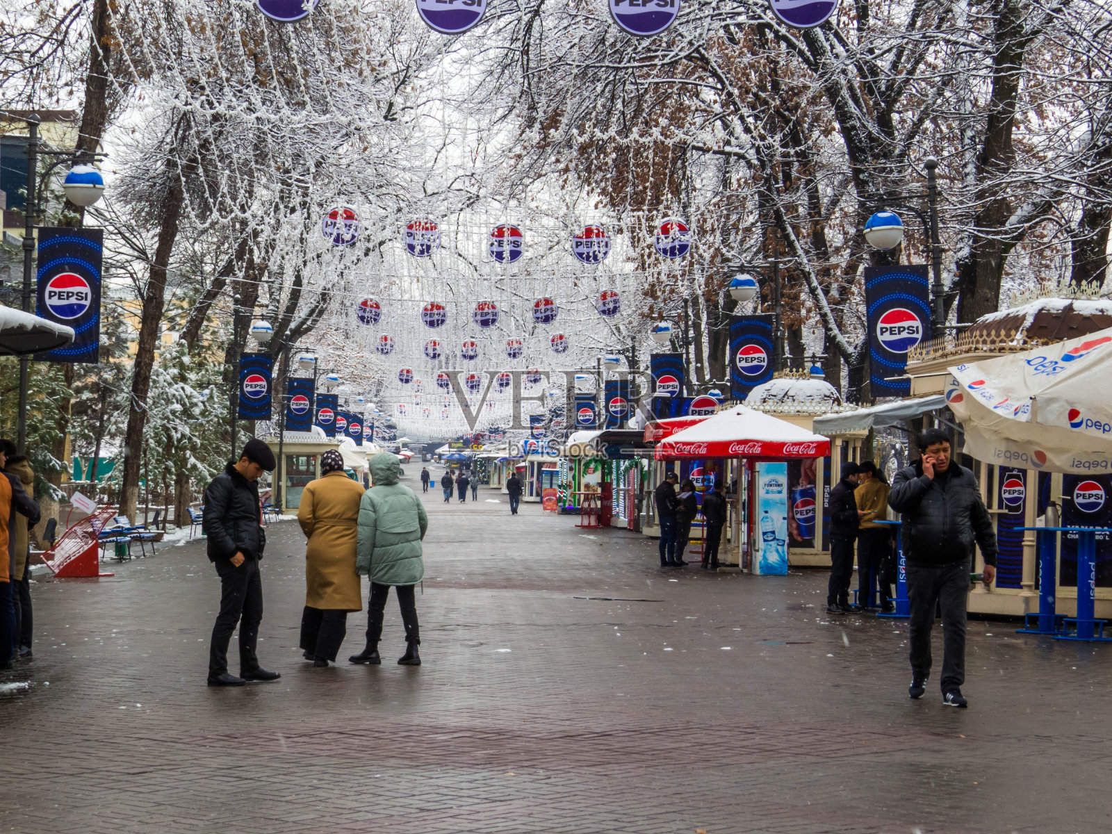 塔什干的塔拉基约特街，乌兹别克斯坦照片摄影图片