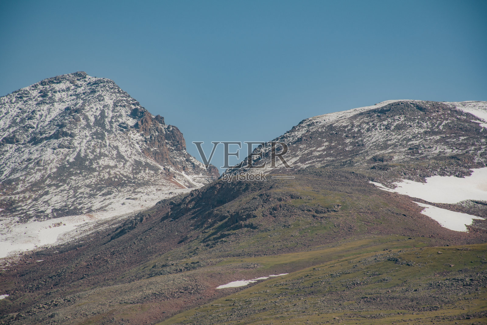 夏天美丽的山脉照片摄影图片