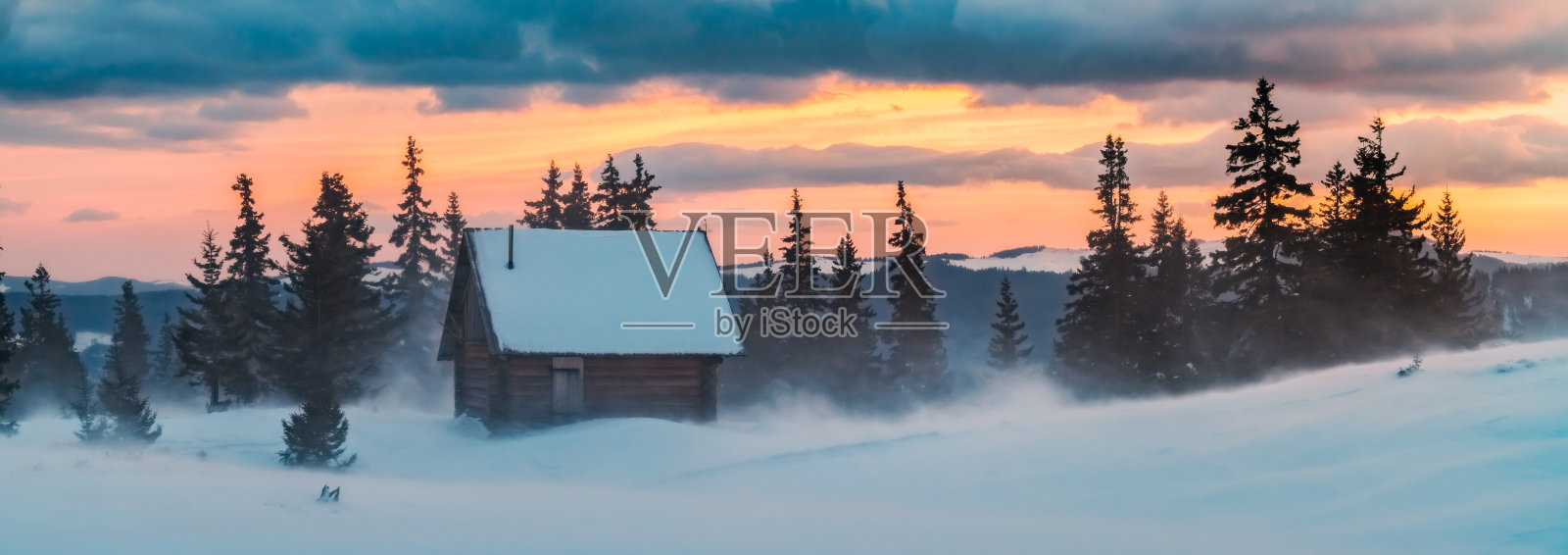 梦幻般的风景和雪屋照片摄影图片