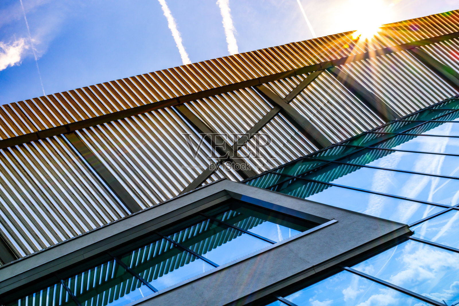 典型的办公楼窗户照片摄影图片