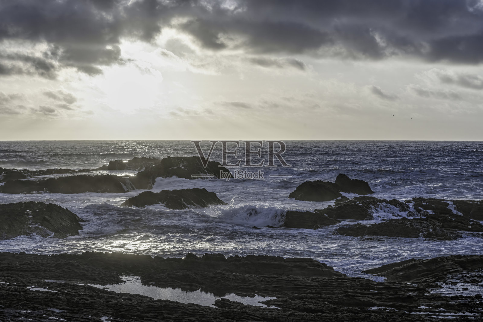 葡萄牙，普拉亚达·科里亚吉姆壮观的日落照片摄影图片