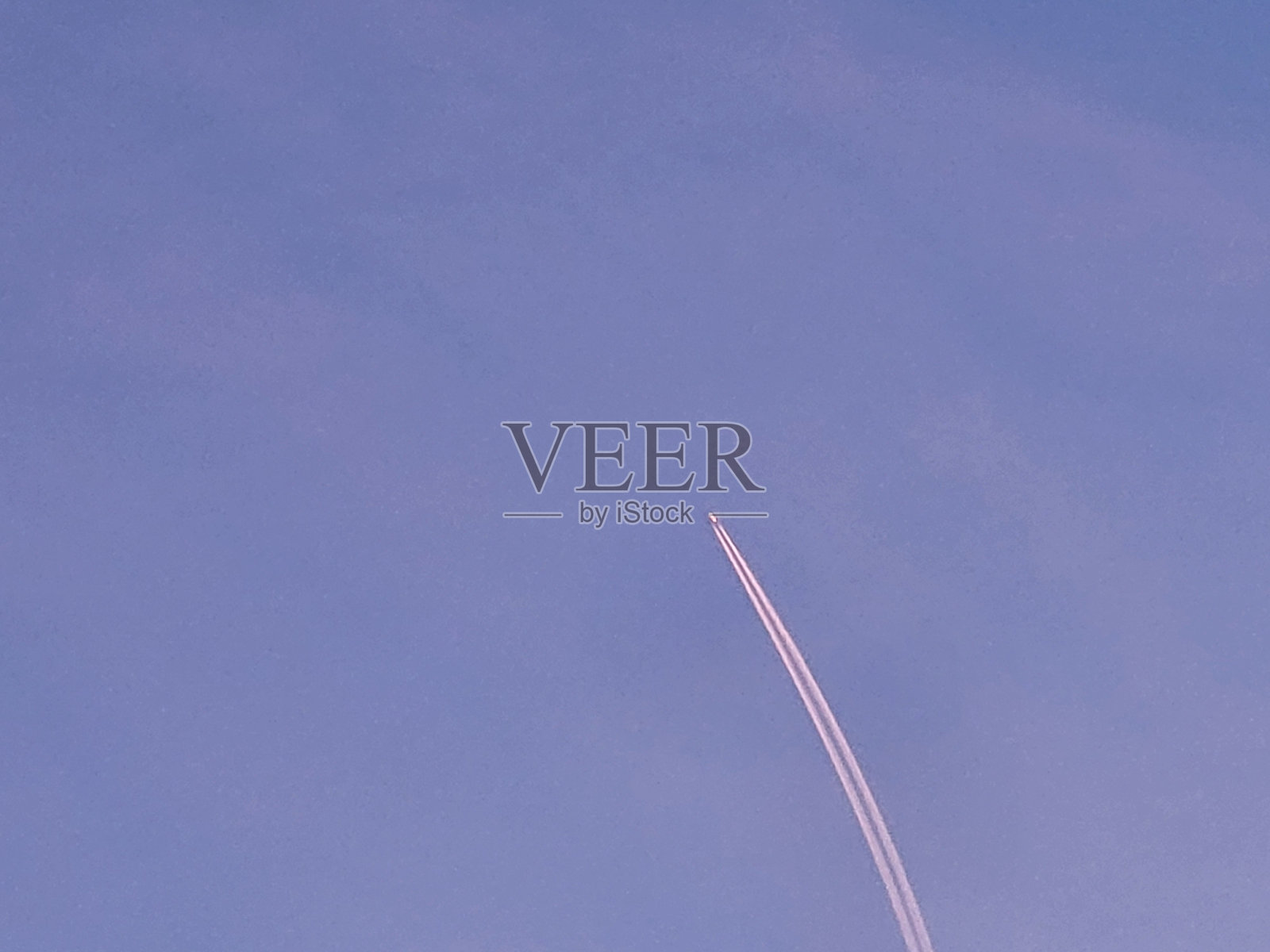 喷射留下的云照片摄影图片