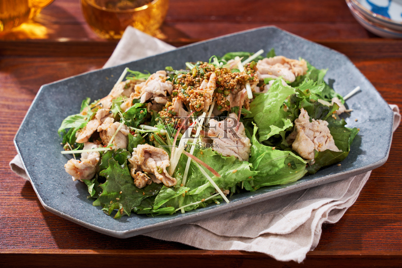 日本食物:涮肉沙拉照片摄影图片