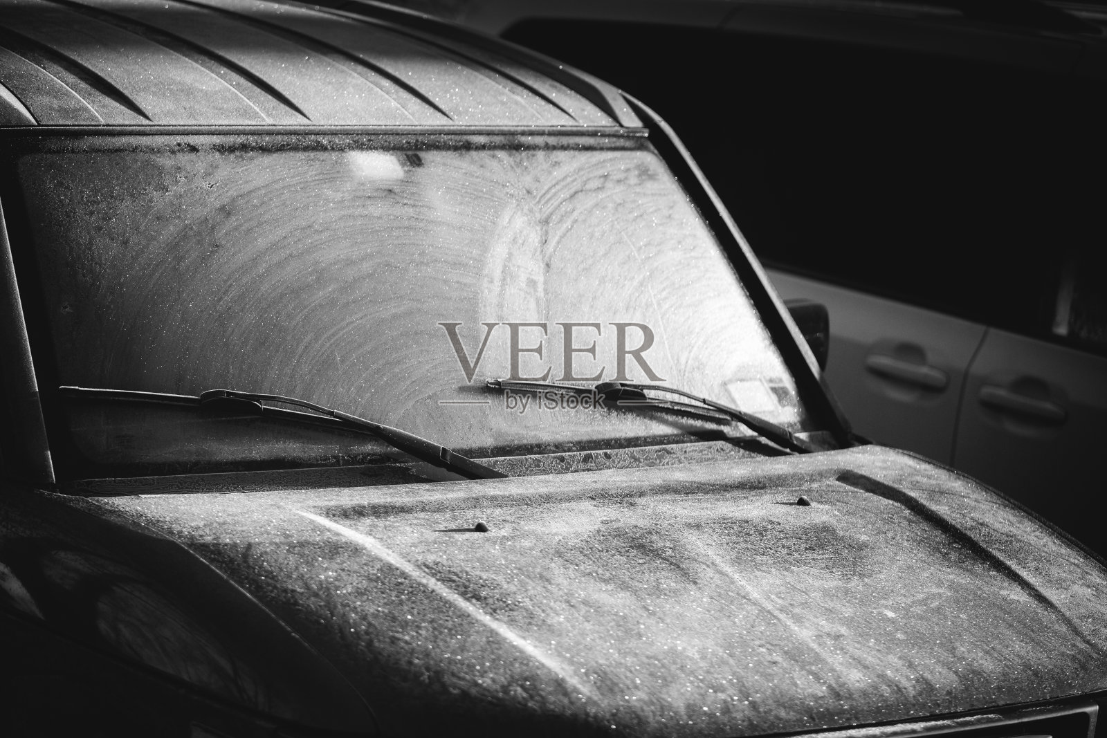 停在户外的汽车上结霜照片摄影图片