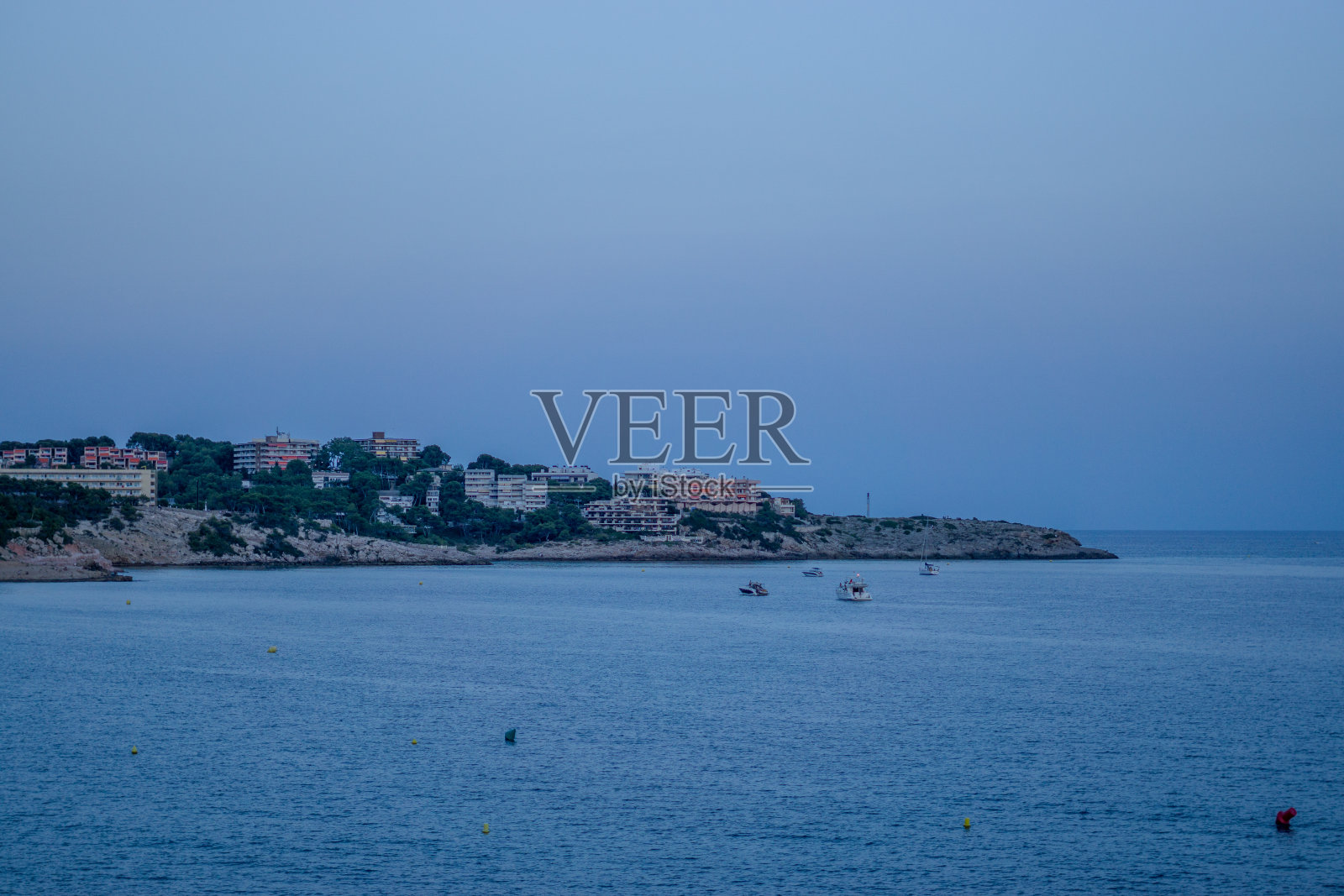 以大海为背景的萨罗角照片摄影图片