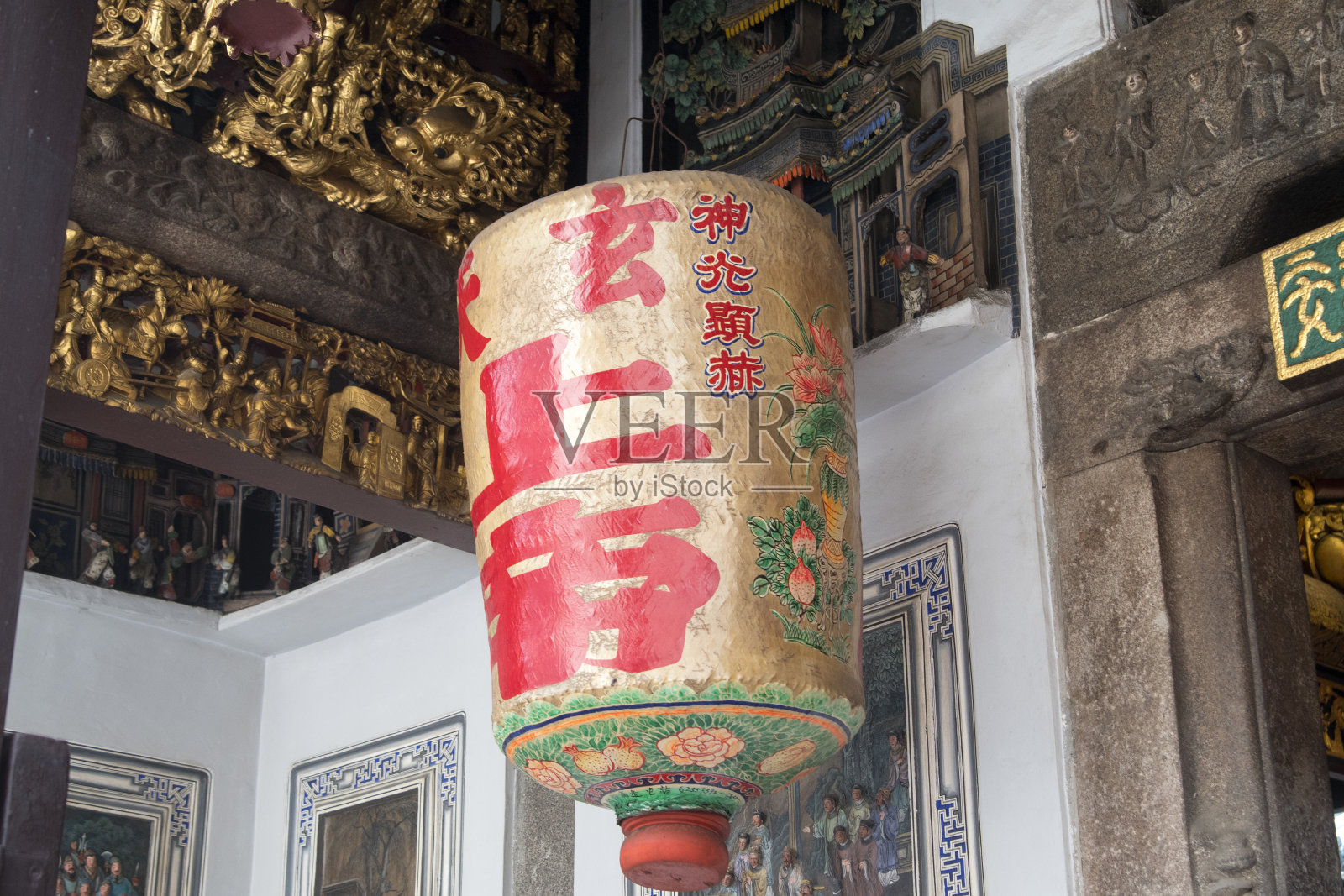 新加坡市中心的岳海清寺照片摄影图片