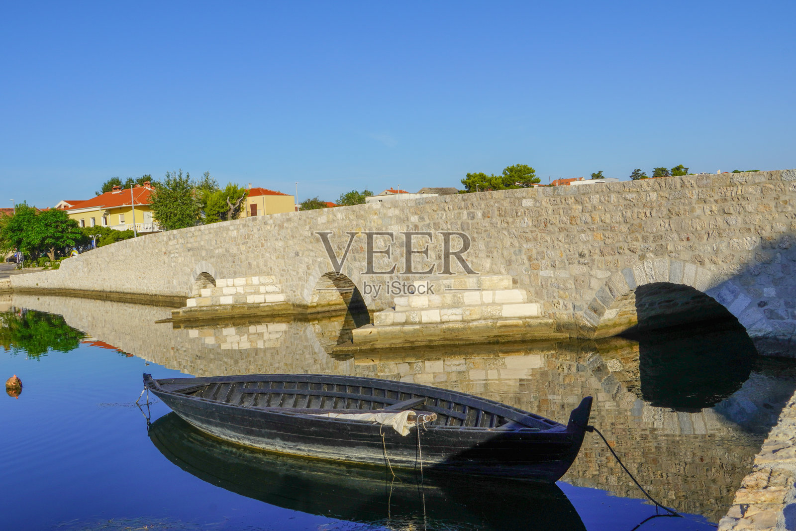 通往宁古城的古石桥。照片摄影图片
