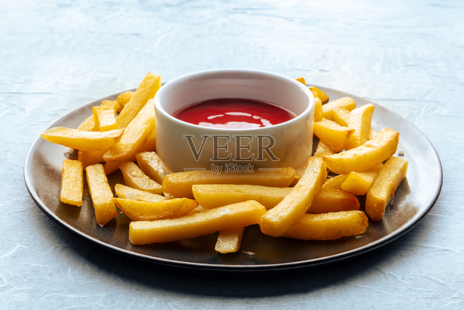 薯条配番茄酱，一盘美味的薯条照片摄影图片