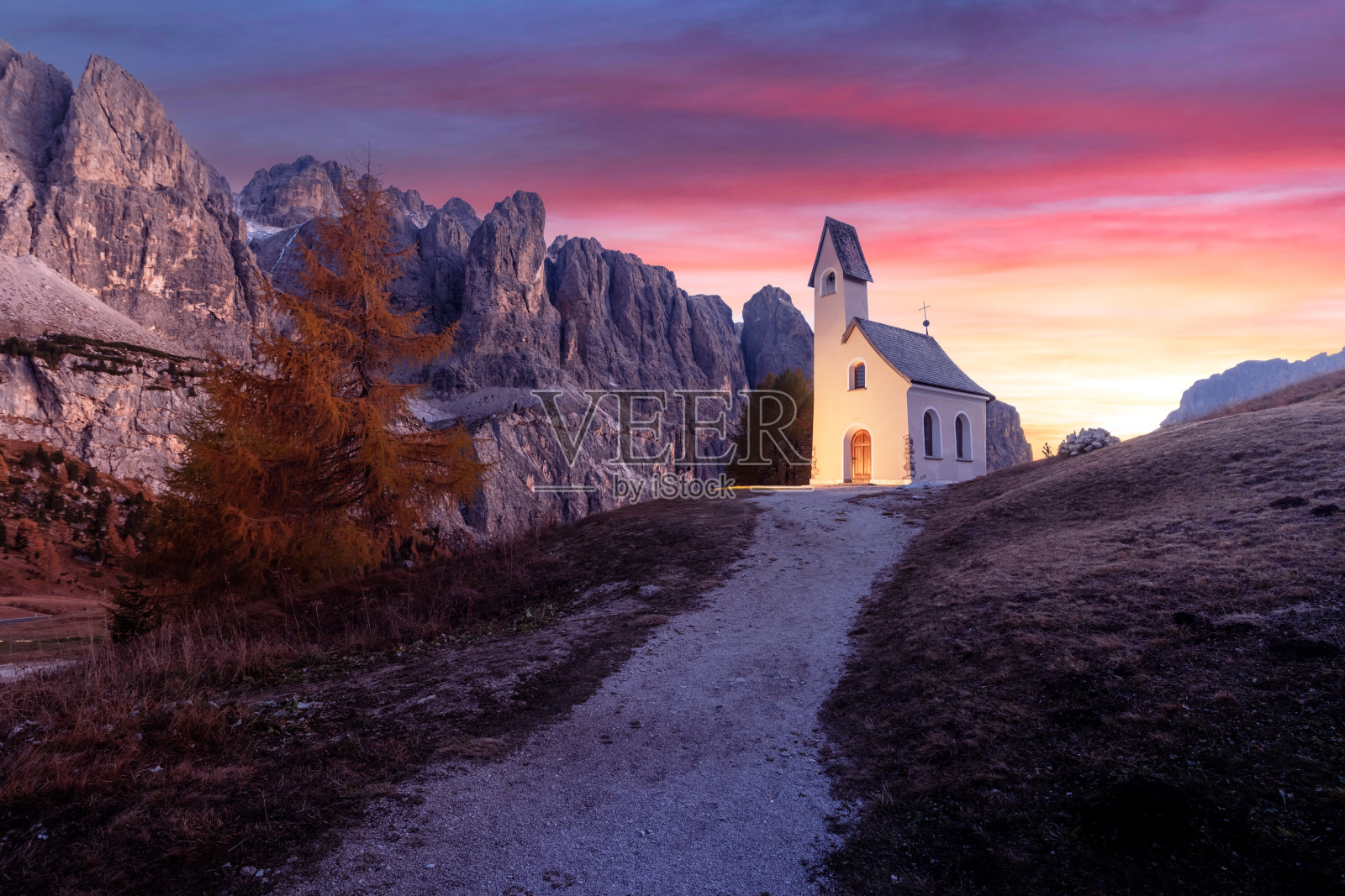 舒适明亮的小教堂-加迪纳山口的Kapelle Ciapela照片摄影图片