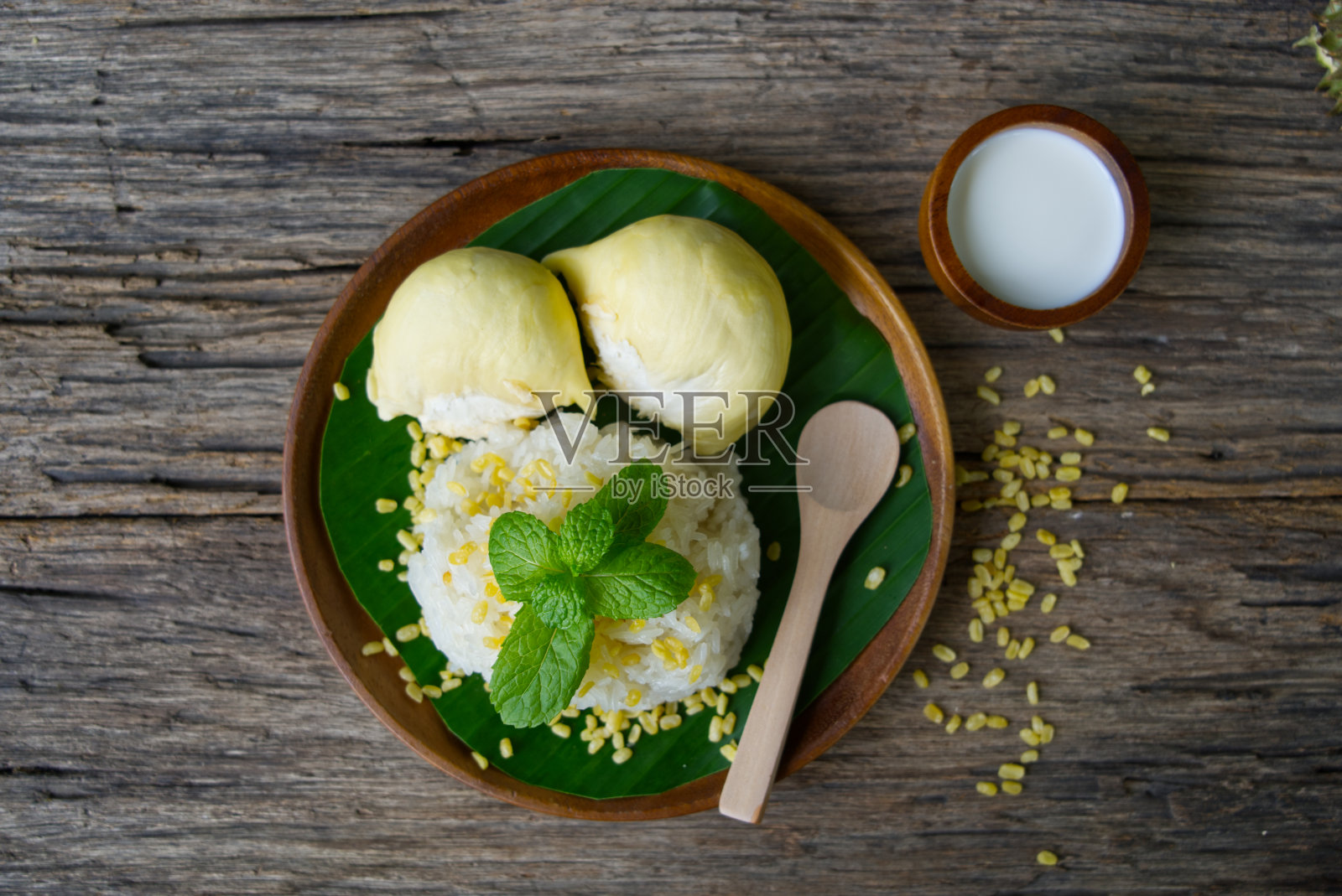 椰奶榴莲饭，泰式甜点照片摄影图片