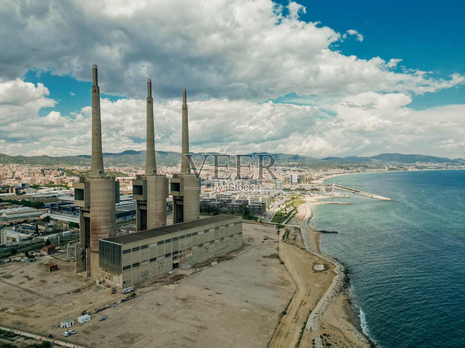 西班牙巴塞罗那的Les Tres Xemeneies鸟瞰图照片摄影图片