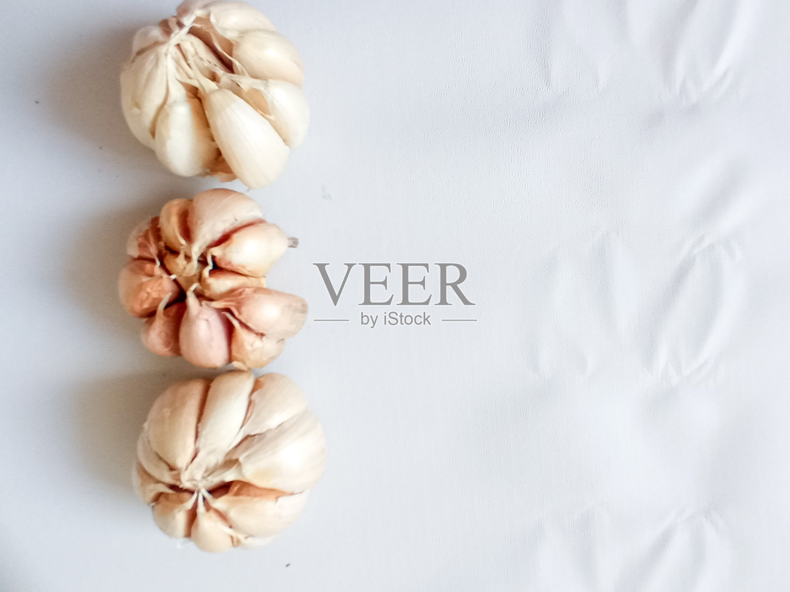 大蒜被隔离在白色照片摄影图片