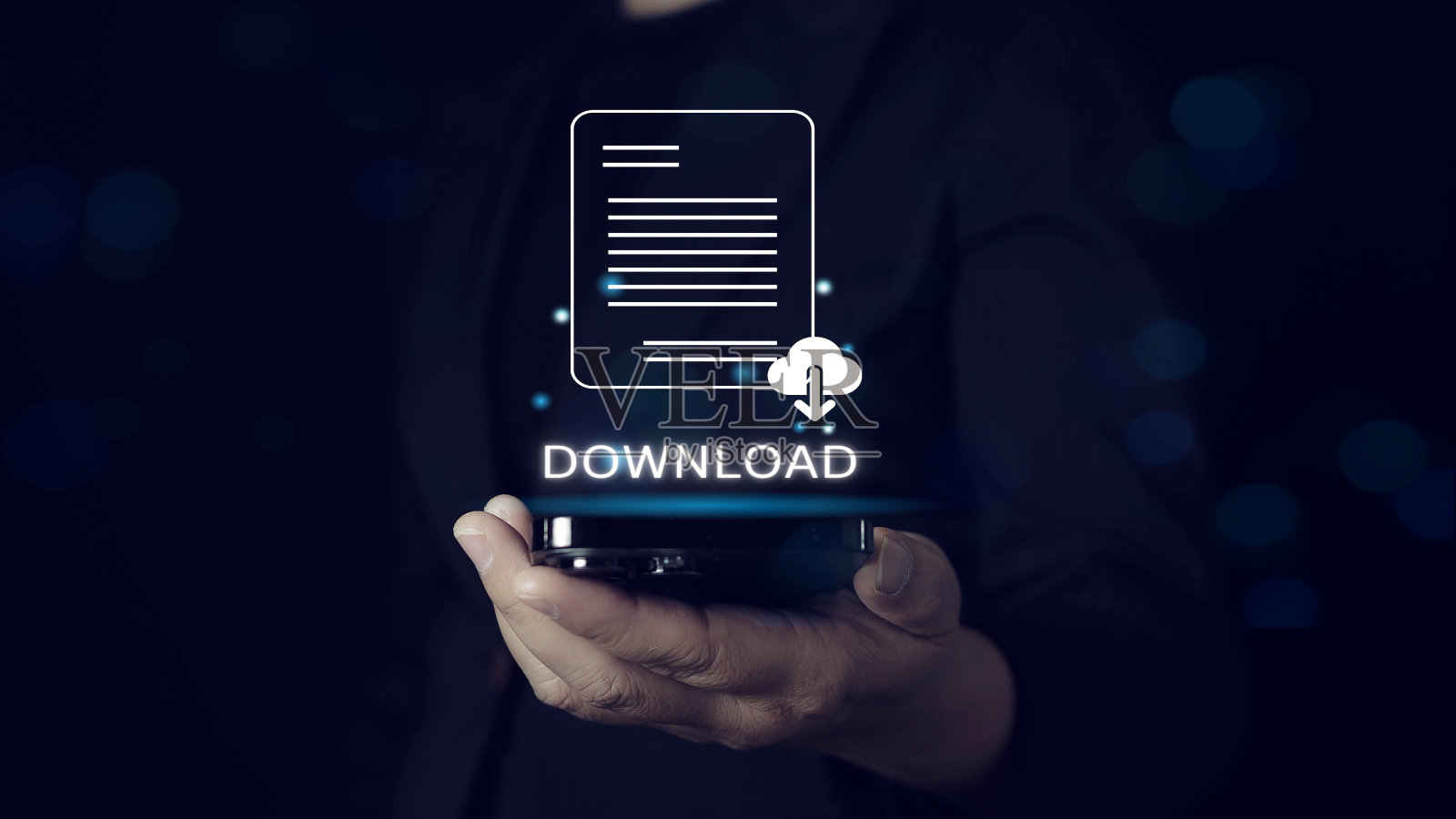 商人使用智能手机下载组织信息或文件。云存储技术，备份网络安全系统。商人使用平板电脑和触摸文件夹图标。照片摄影图片