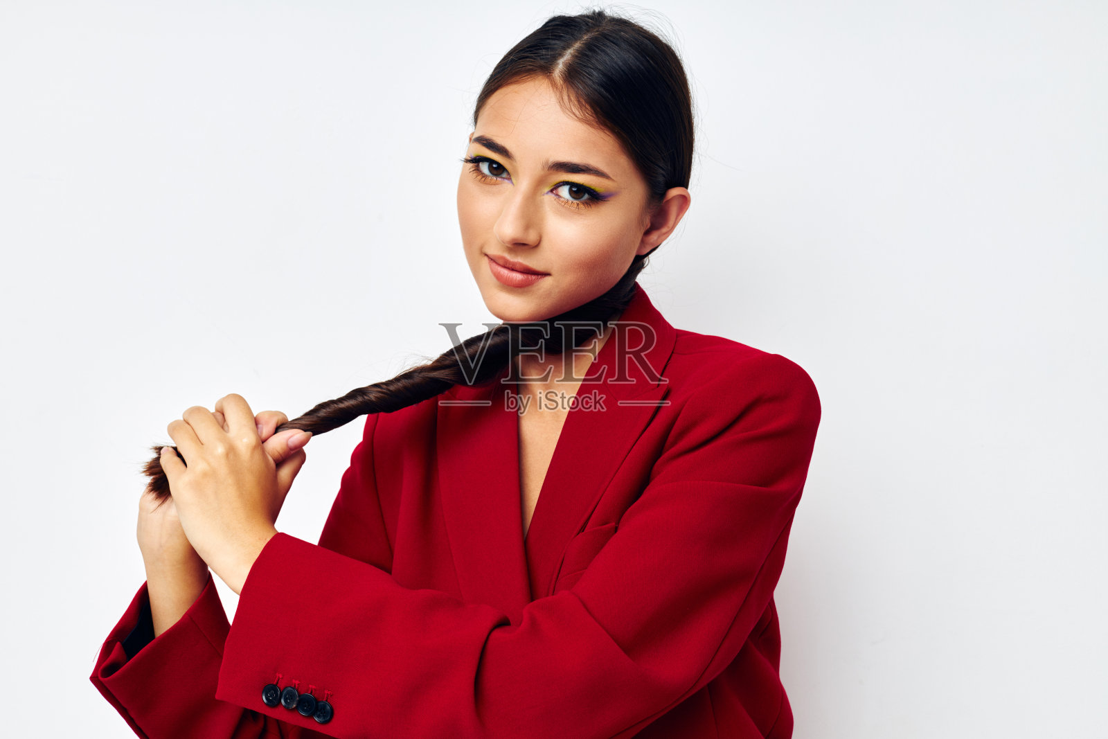 白色背景下的年轻女子肖像照片摄影图片