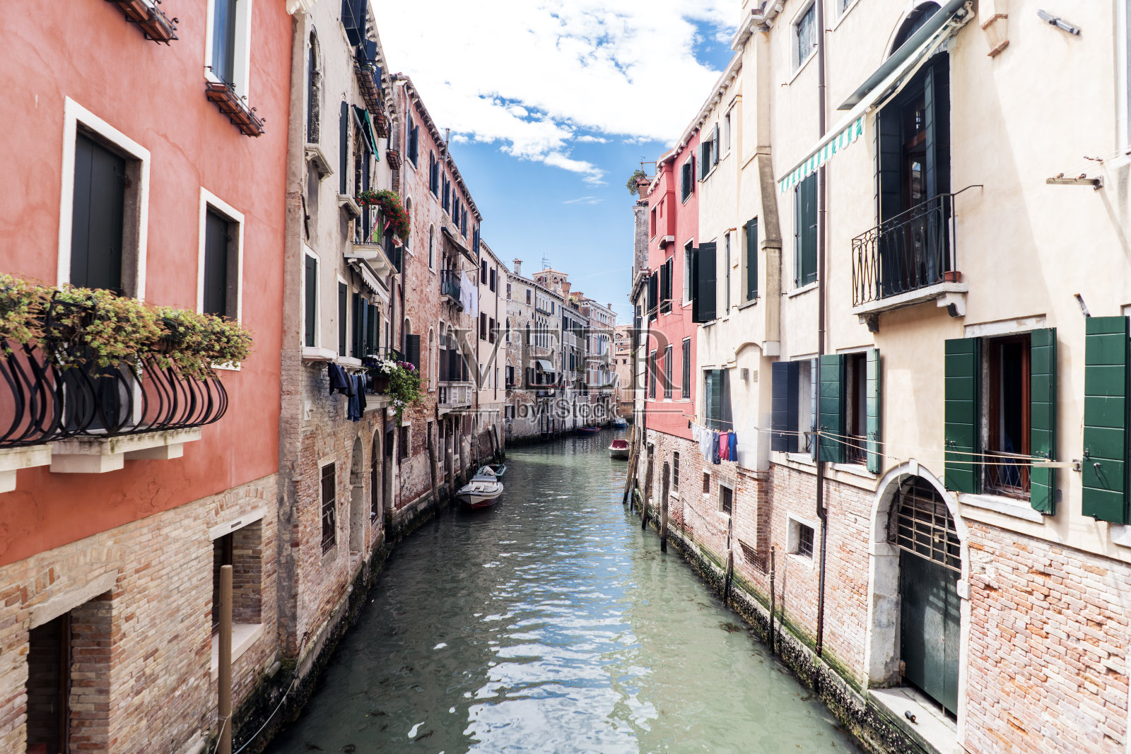 住宅建筑对天空的看法照片摄影图片