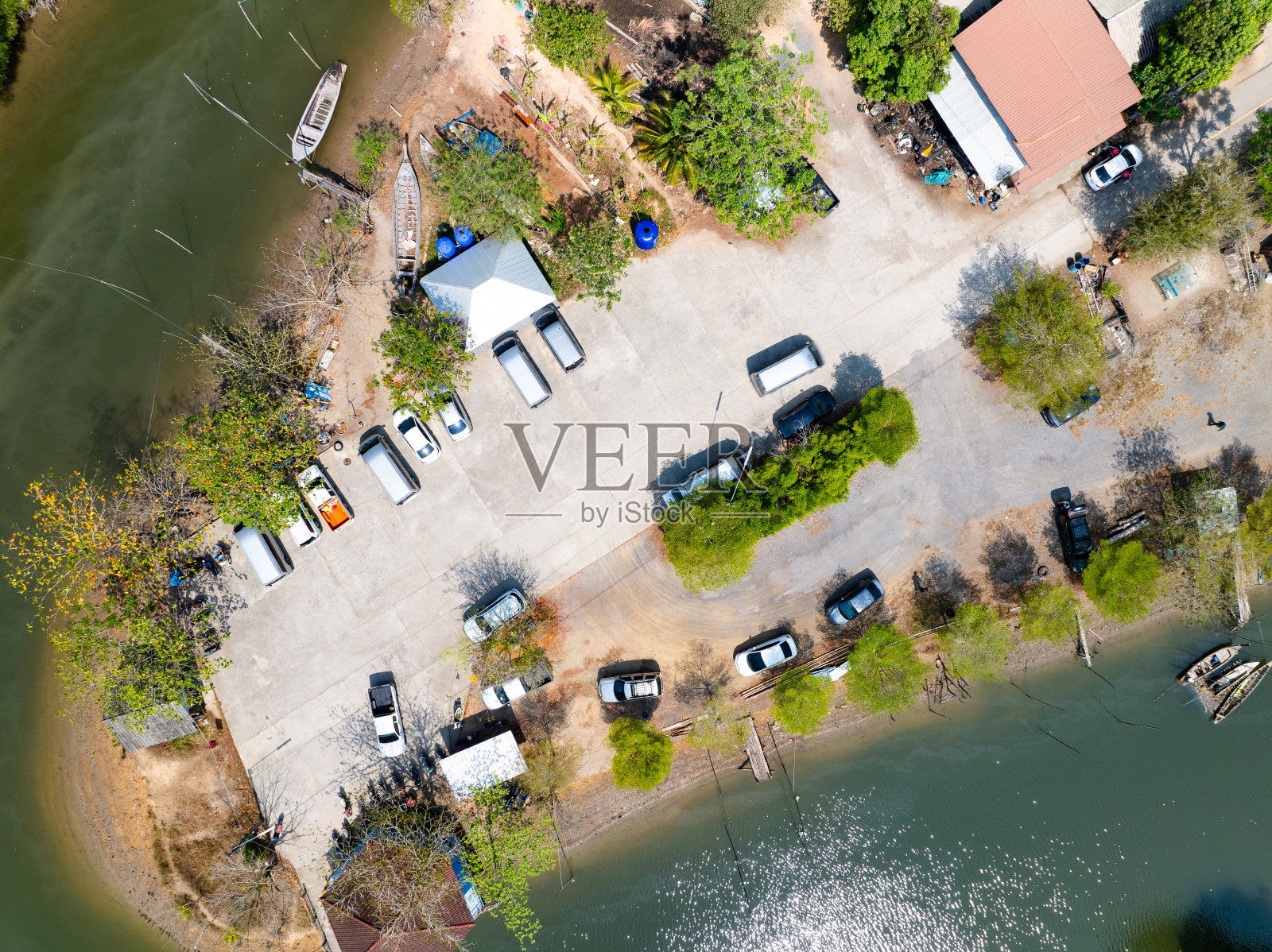 泰国小港口停车场的鸟瞰图照片摄影图片