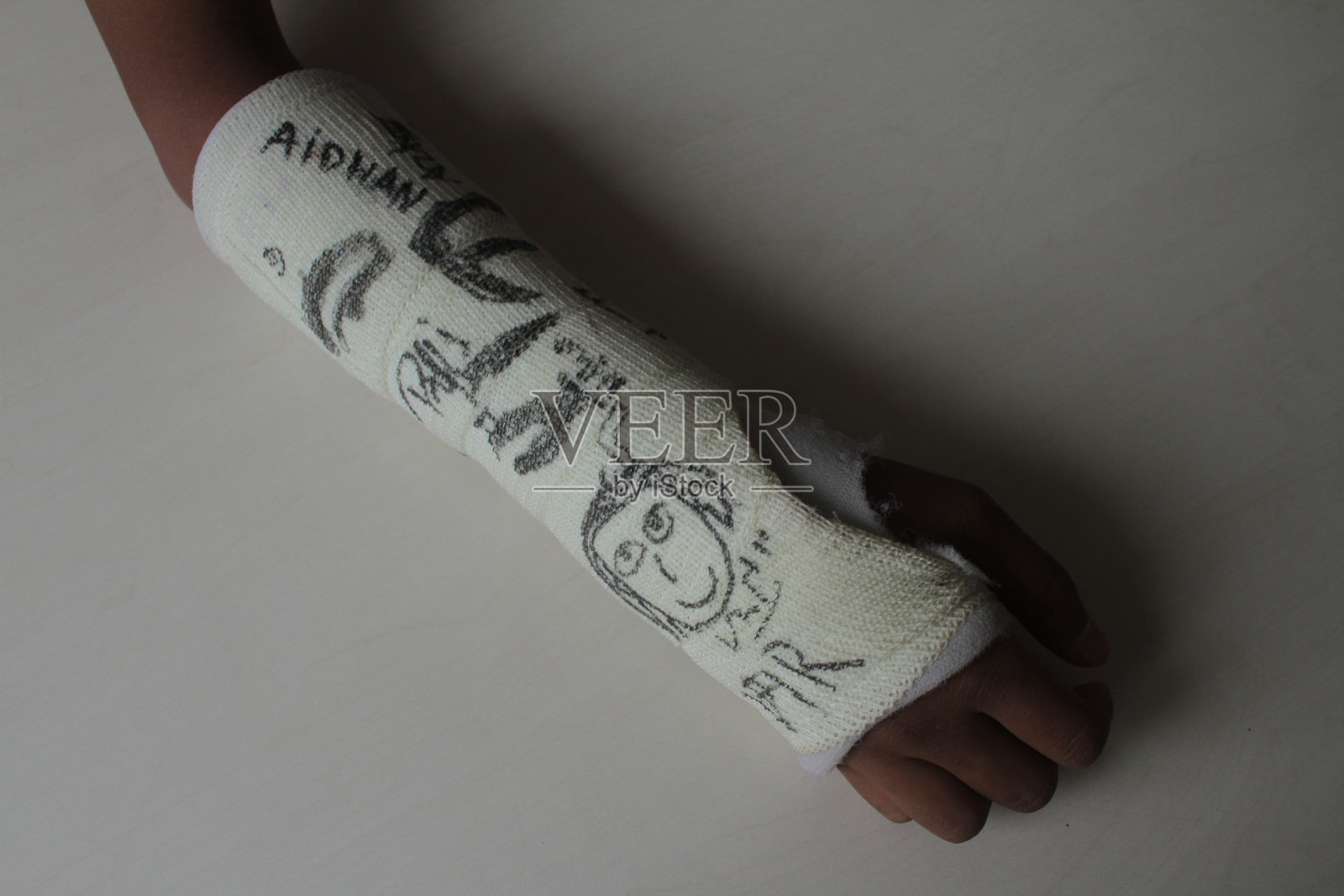 断了的手照片摄影图片