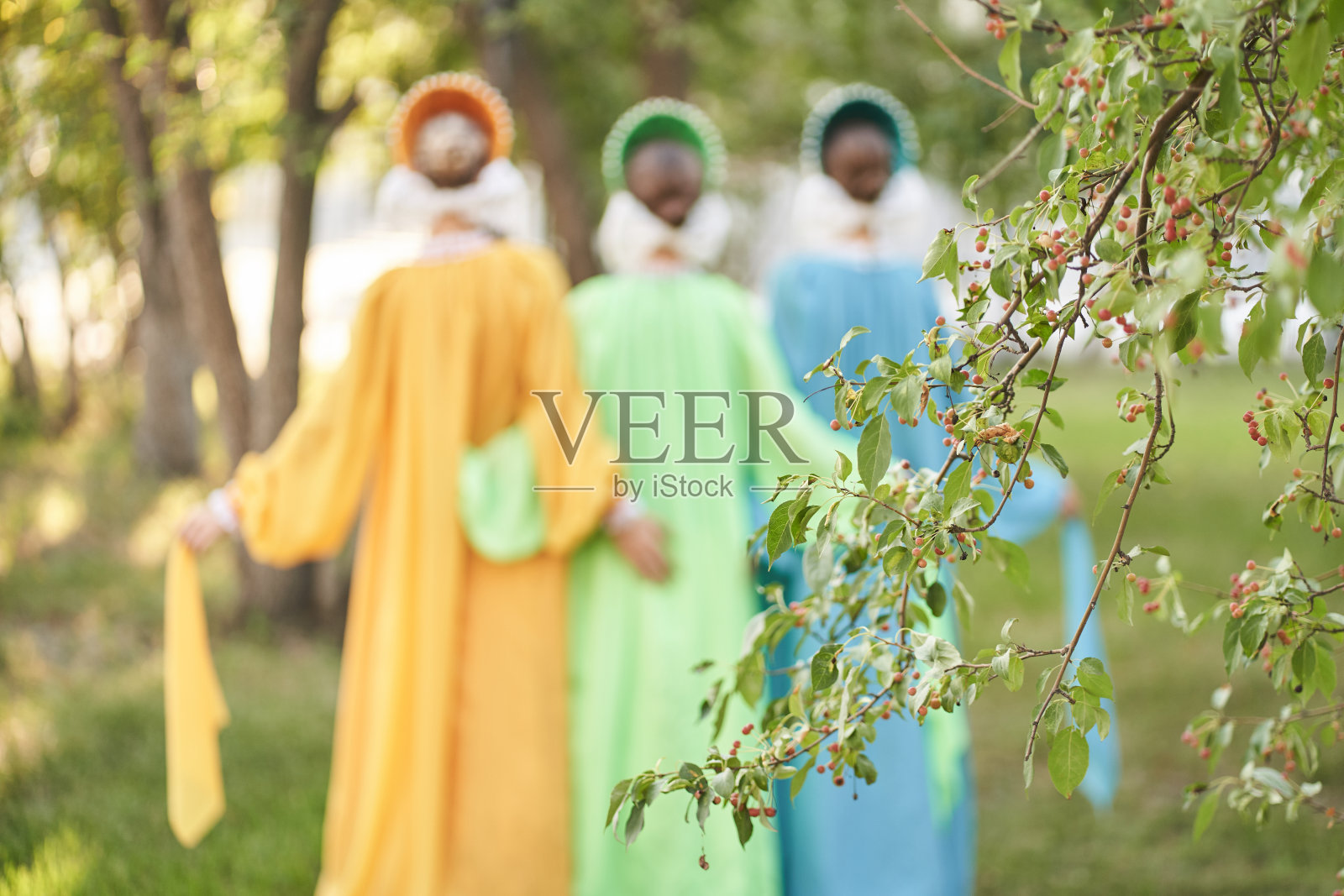 一个在马勒尼察节上焚烧的雕像，用来送别冬天。俄罗斯人与春天相会的传统照片摄影图片