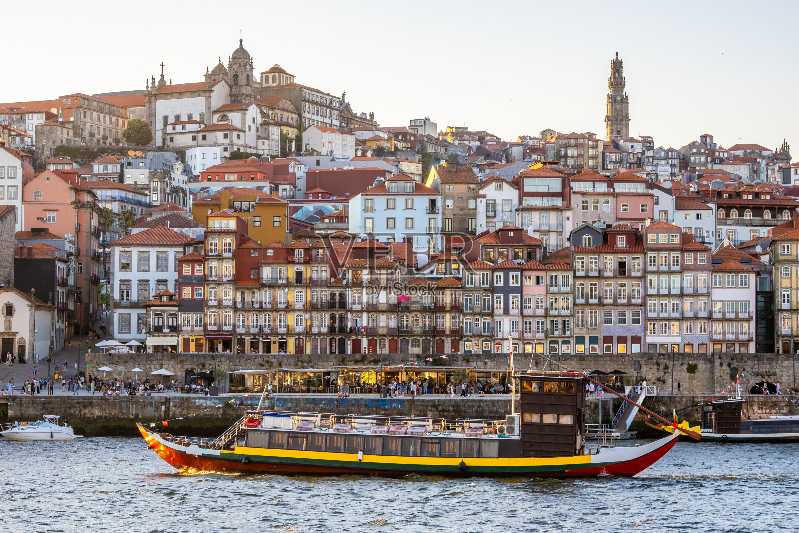 午后，盖亚新城(Vila Nova de Gaia)海滨照片摄影图片