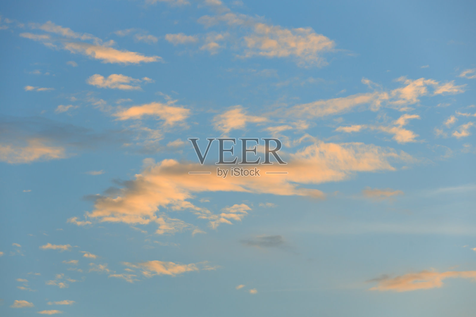 黄昏的天空，日出或日落，抽象的天空云纹理背景照片摄影图片