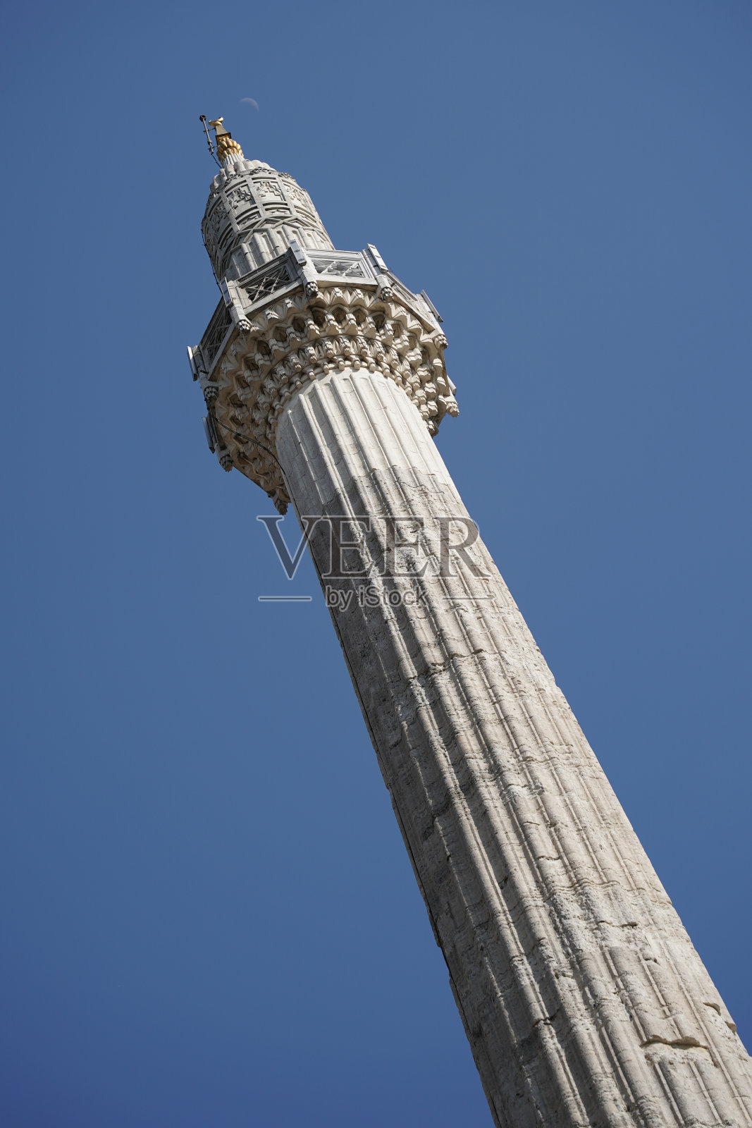 土耳其伊斯坦布尔的Pertevniyal Valide苏丹清真寺照片摄影图片