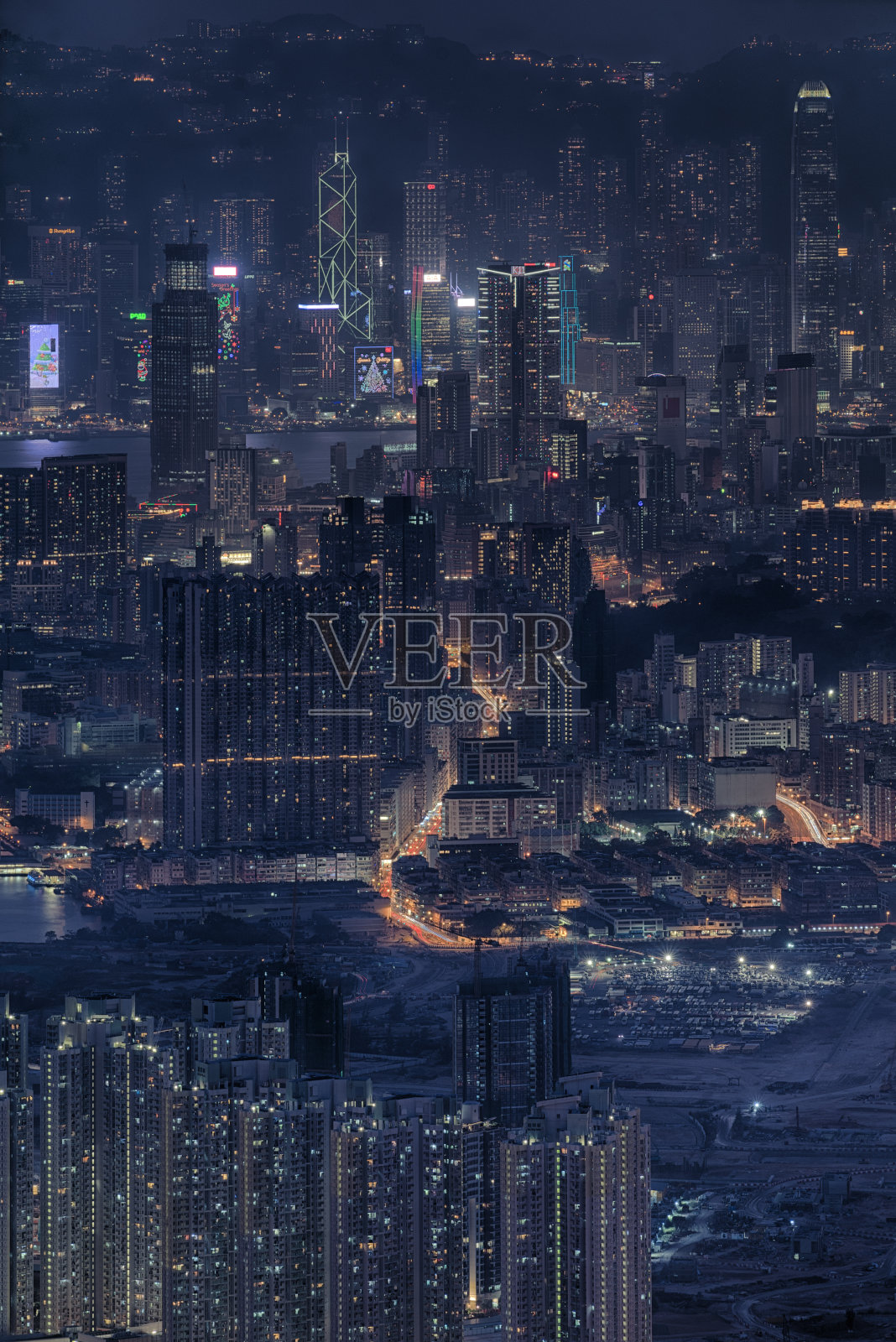 城市夜间照明建筑的高角度视角照片摄影图片