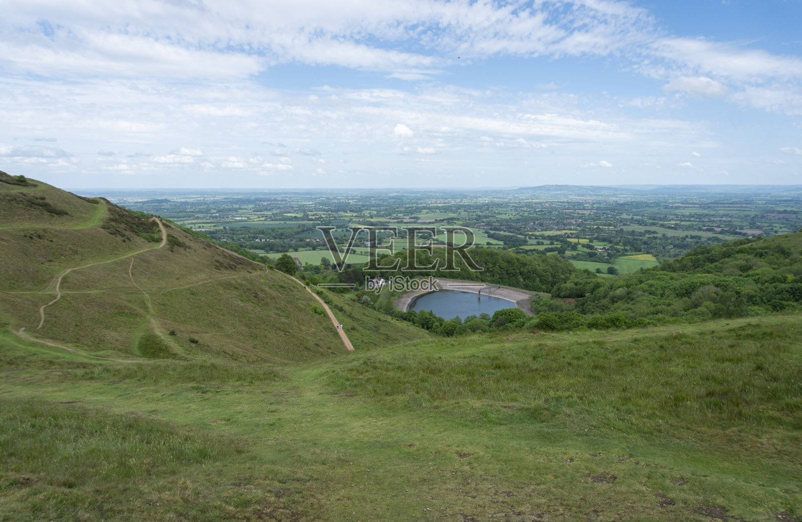 英国莫尔文山的英国营地水库照片摄影图片
