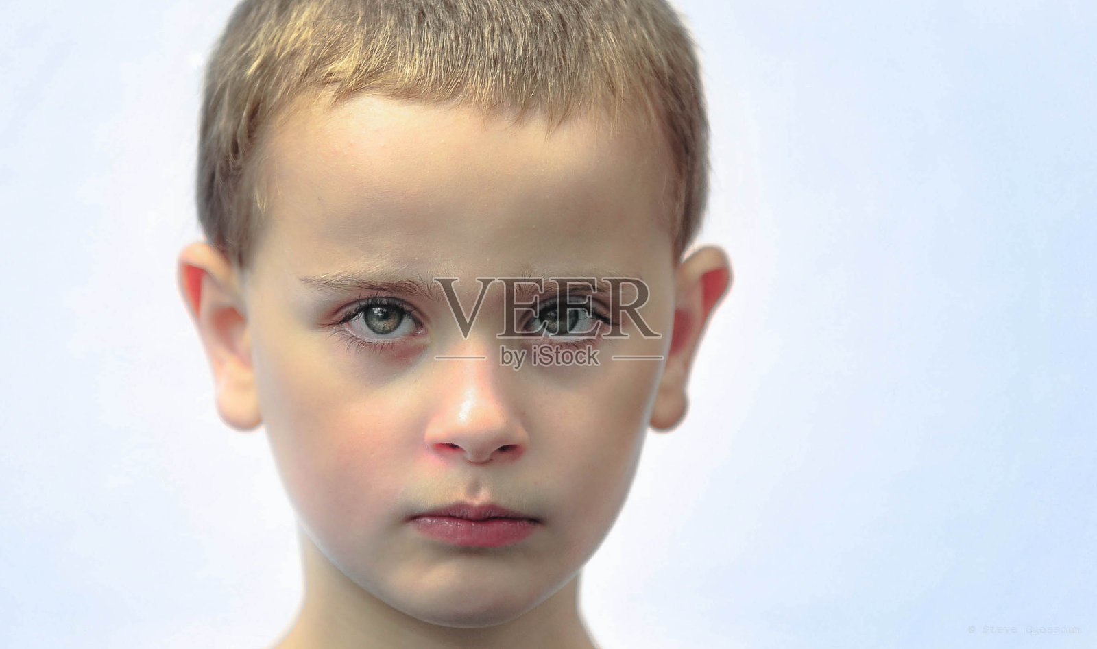 男孩的特写肖像照片摄影图片
