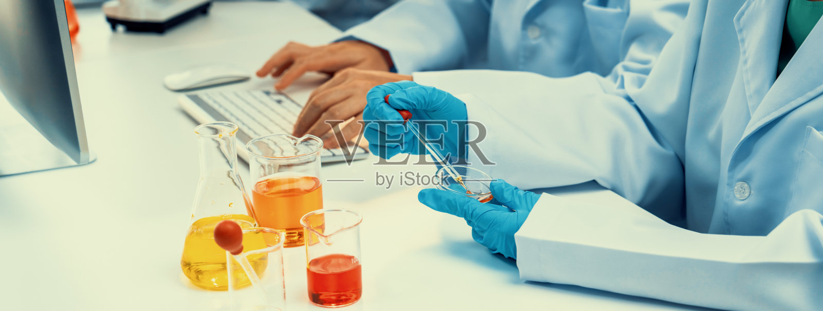 实验室研究人员团队以科学的专业知识推进医疗保健。刚性照片摄影图片