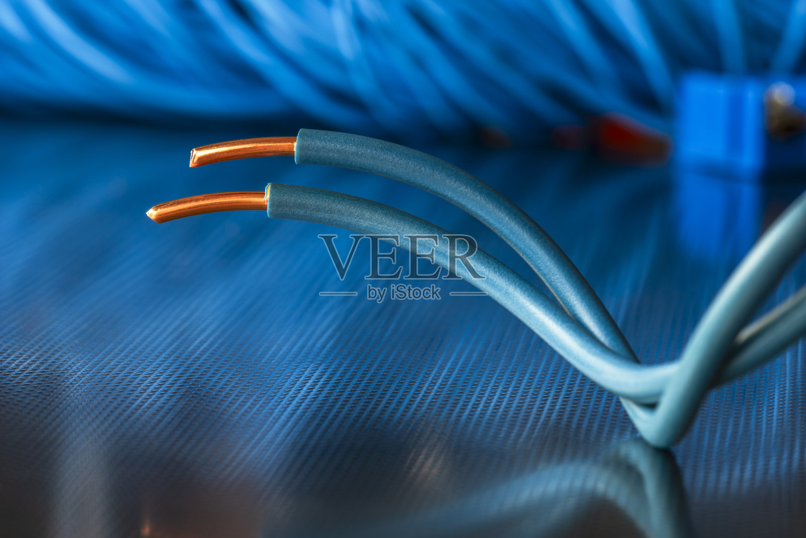 电气装置中的电线电缆照片摄影图片