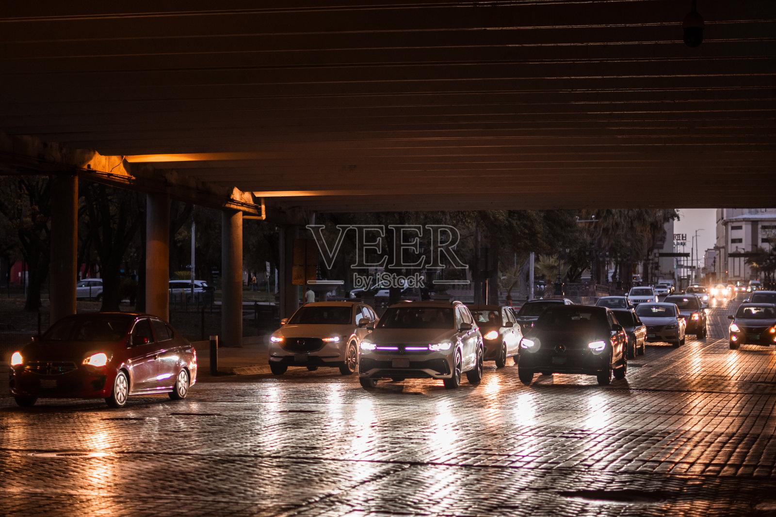 晚上的城市照片摄影图片