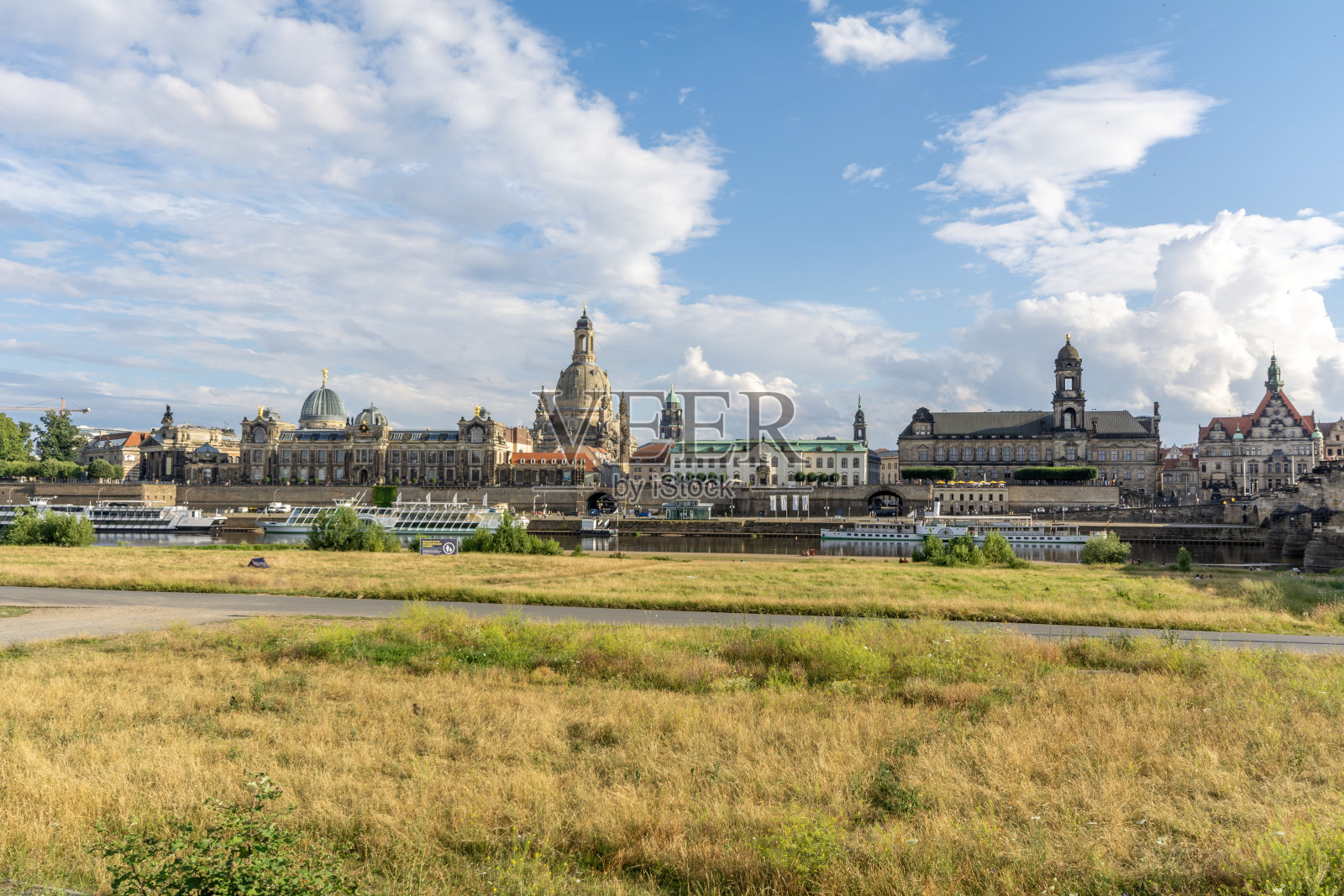 德国德累斯顿的历史城市中心。照片摄影图片