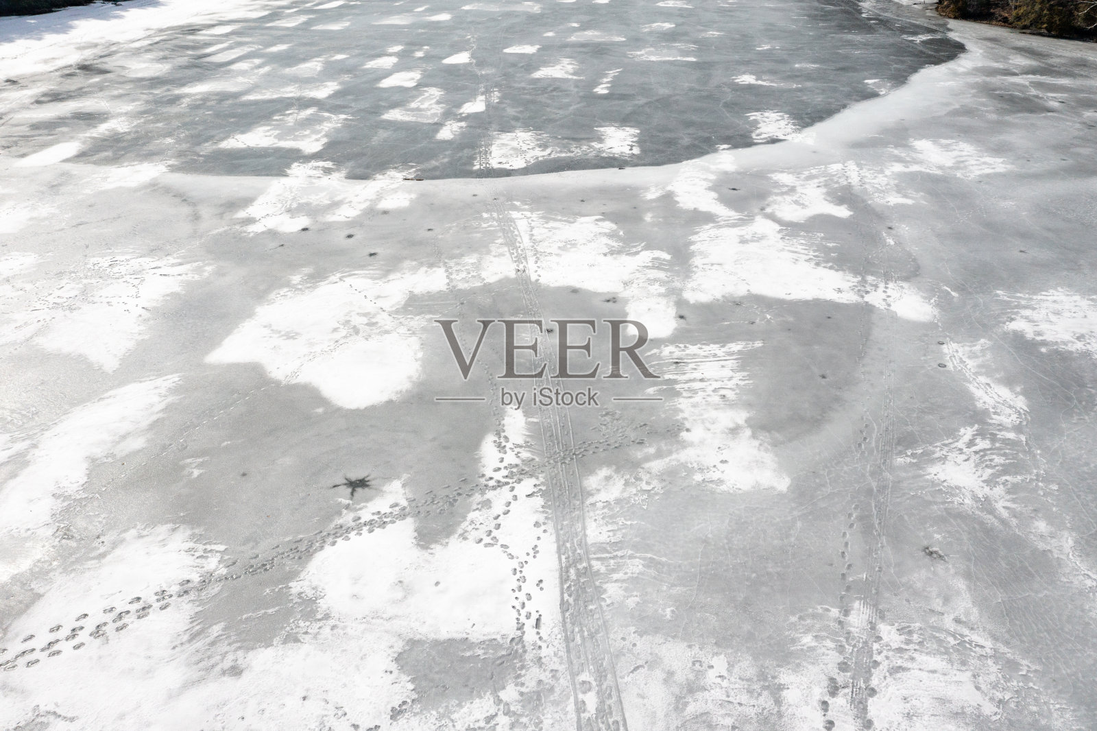 冬天的邦德湖，加拿大里士满山照片摄影图片