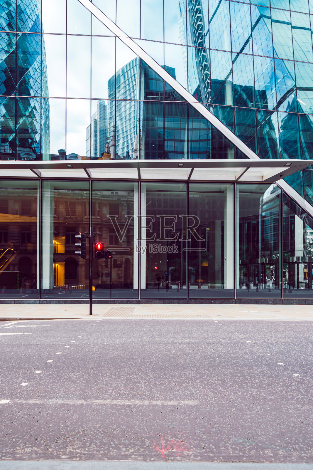 伦敦金融区空旷的道路照片摄影图片