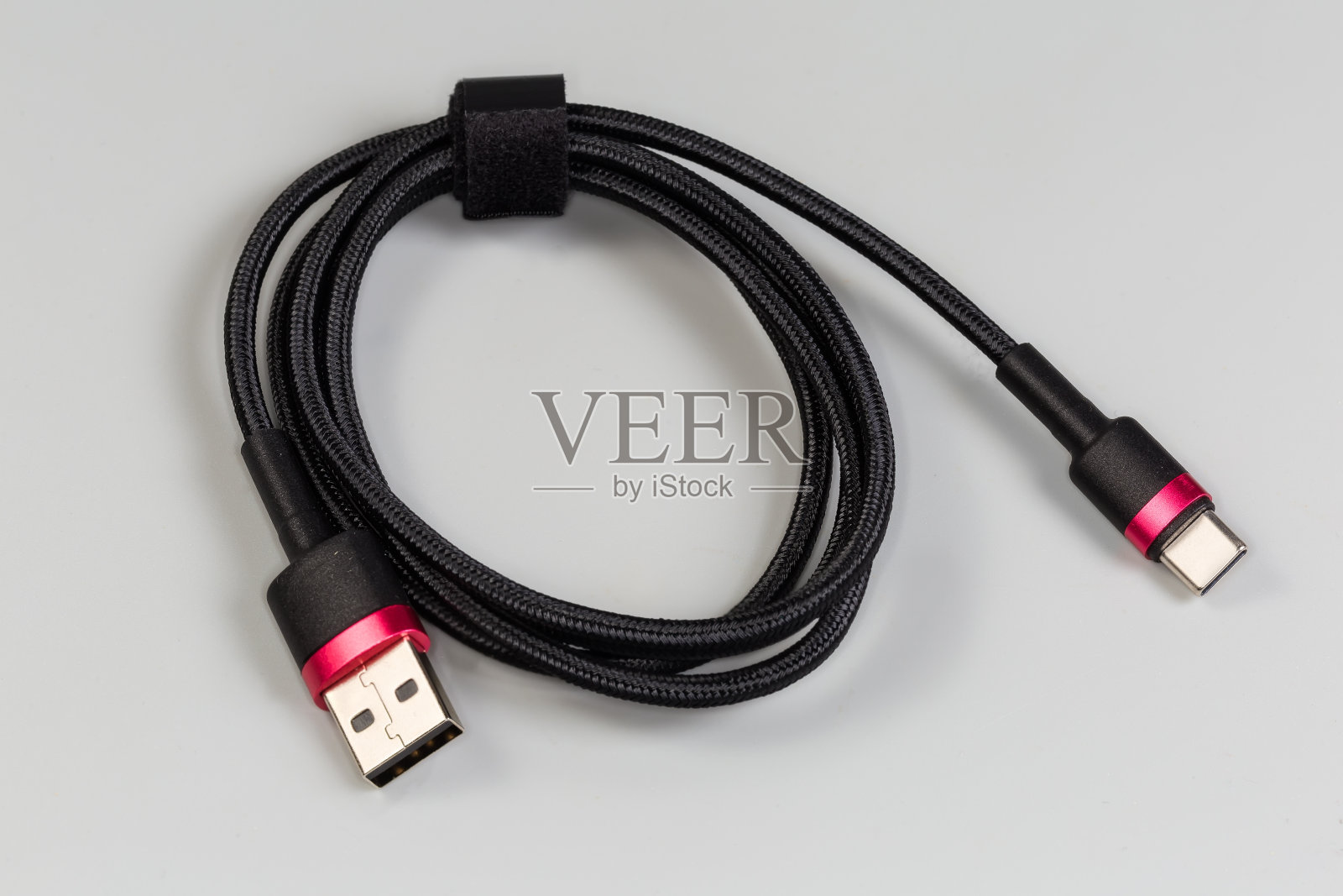 盘绕电缆适配器USB Type-A到Type-C照片摄影图片