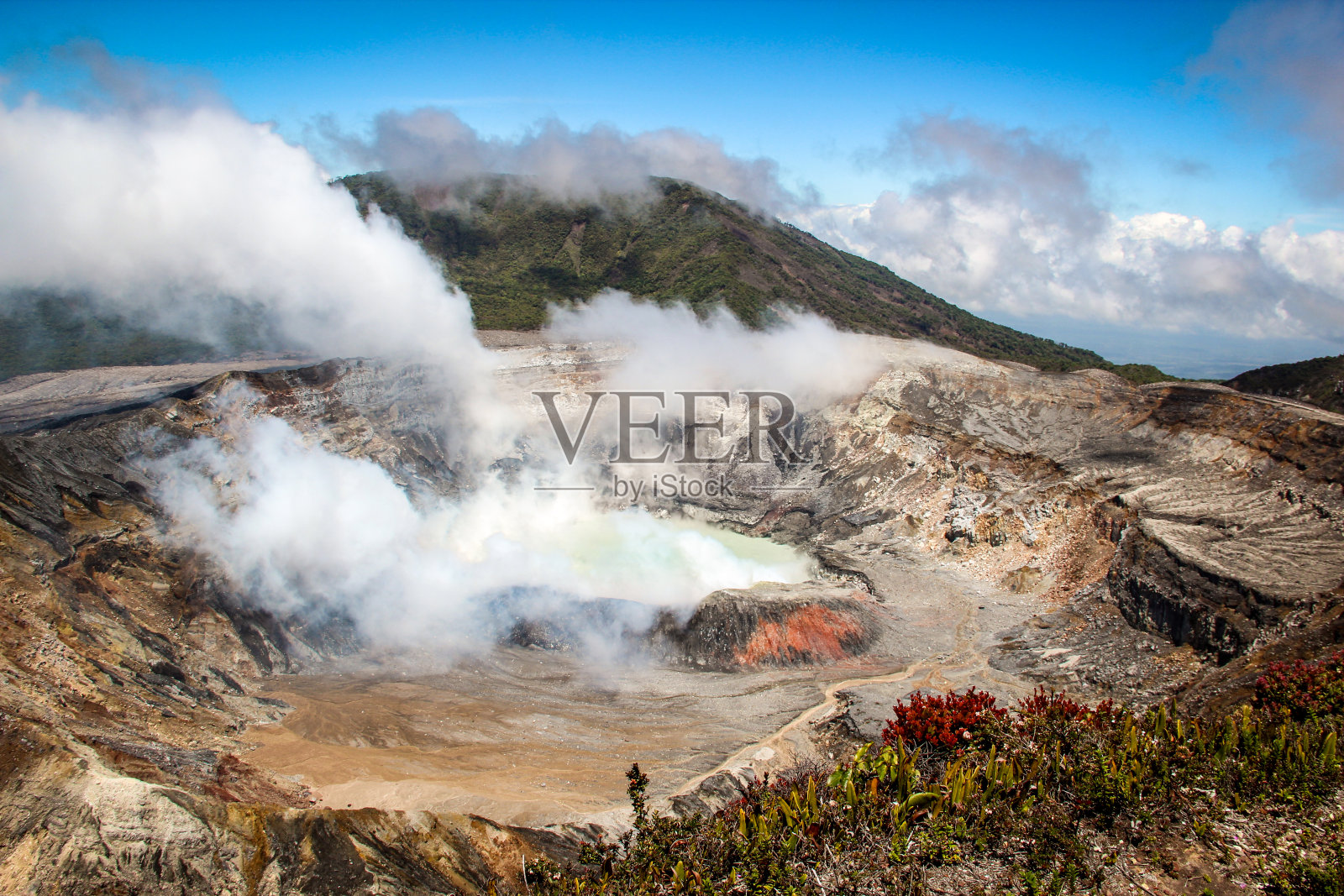 火山景观对着天空的风景照片摄影图片