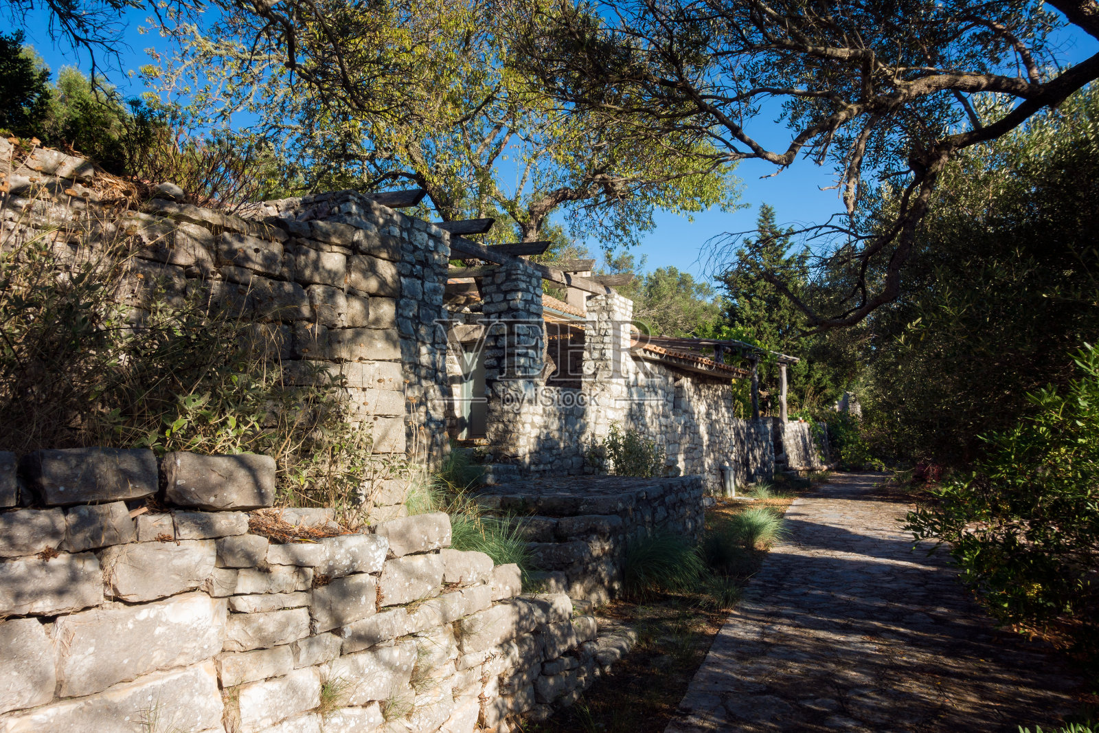 希腊Othonoi岛Argiratika村的建筑照片摄影图片