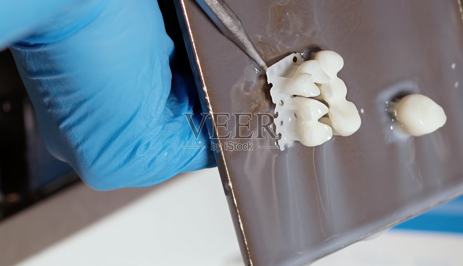 牙科实验室锆瓷和种植体的研究照片摄影图片