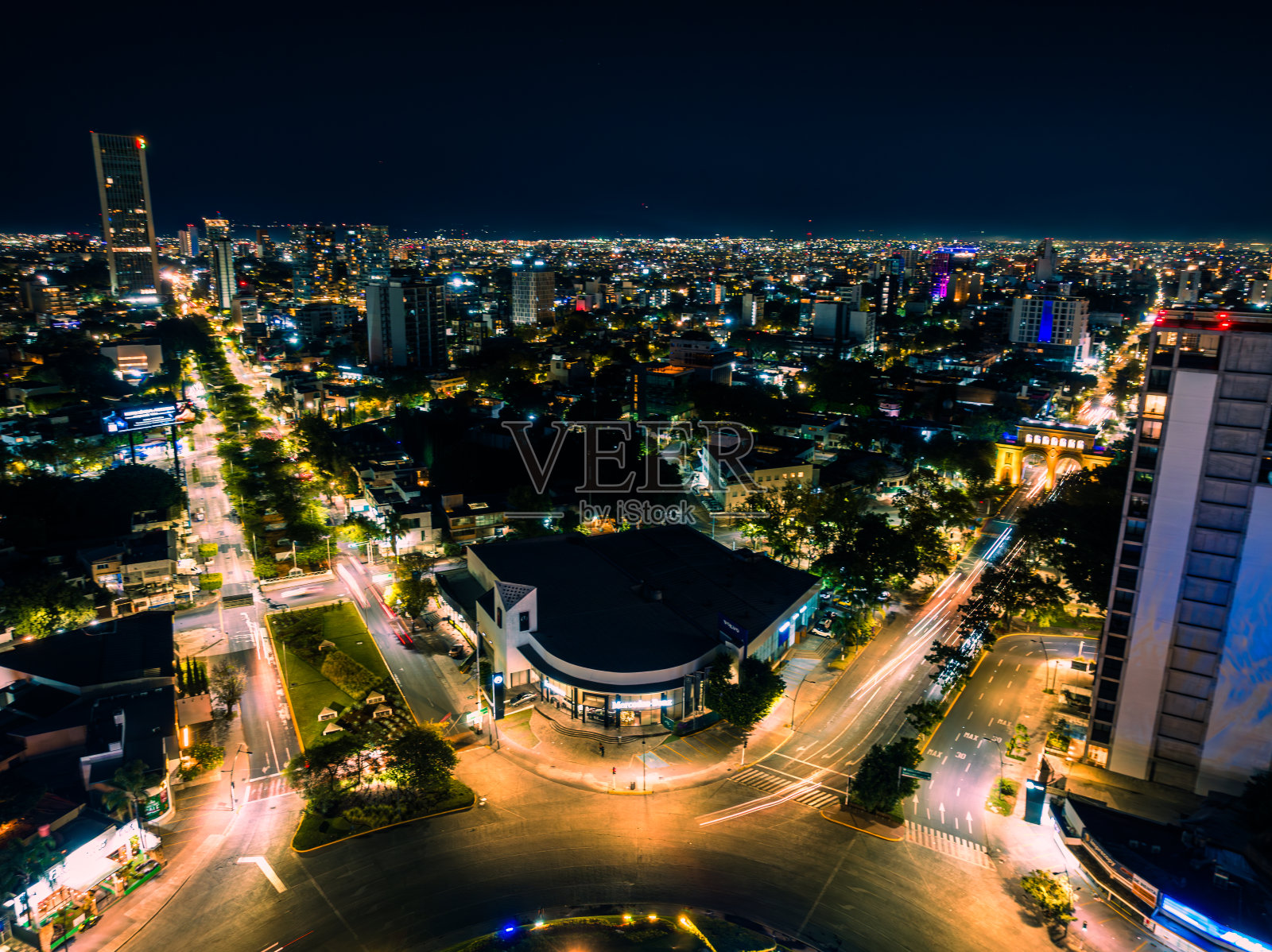 航拍在瓜达拉哈拉的长曝光照片照片摄影图片