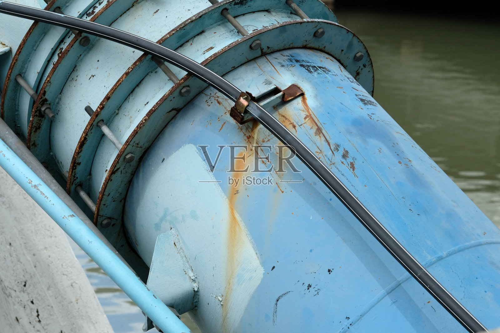 金属管的近景照片摄影图片