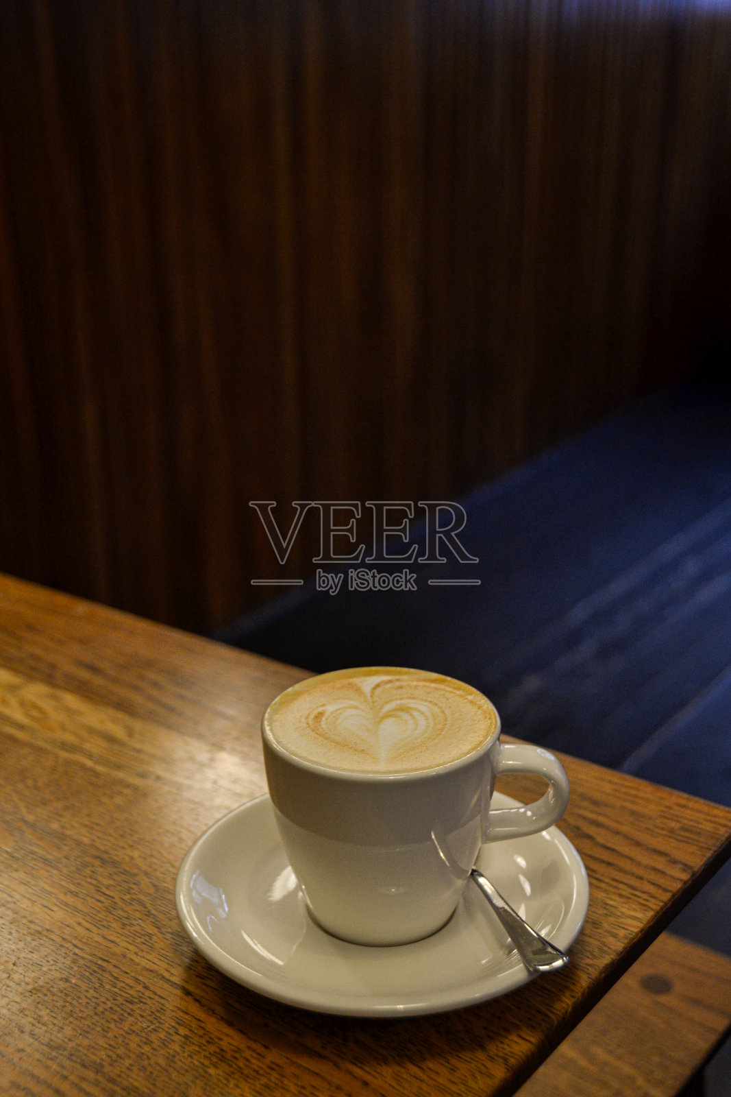 一杯卡布奇诺照片摄影图片