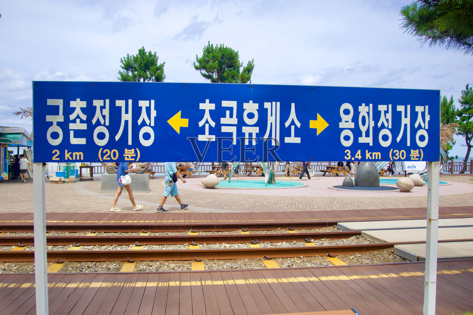 铁路自行车路线的秋谷休息站外的标志照片摄影图片