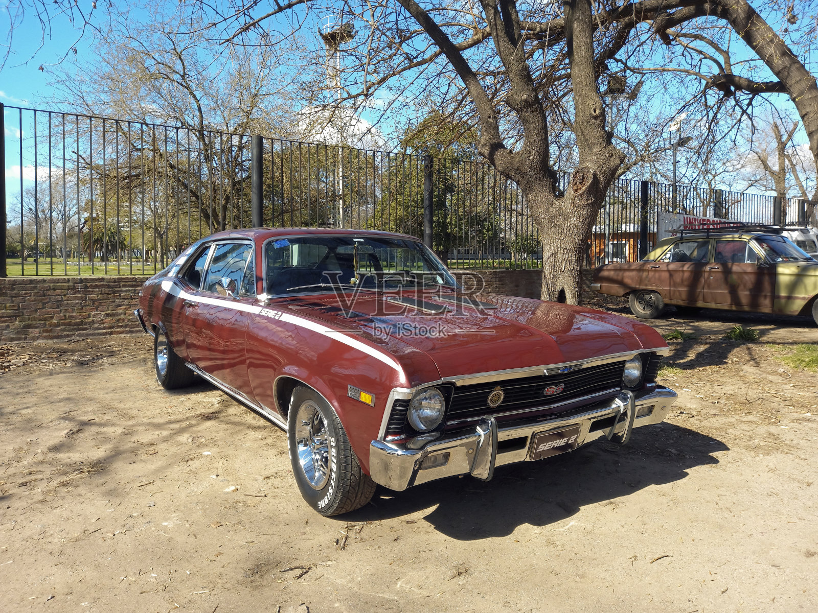 上世纪70年代的雪佛兰SS 250系列2轿跑车，阿根廷版雪佛兰II Nova，在一个经典车展上照片摄影图片