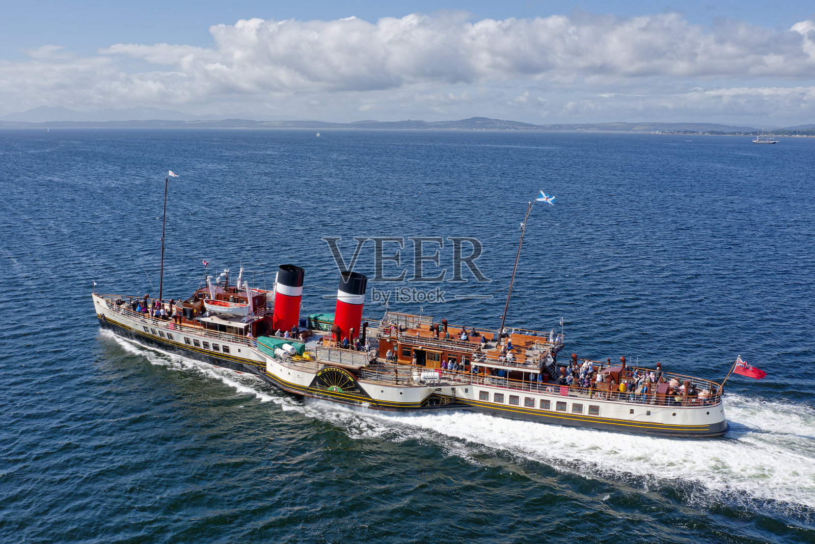 韦弗利轮船载满了从格拉斯哥到罗塞斯的游客照片摄影图片