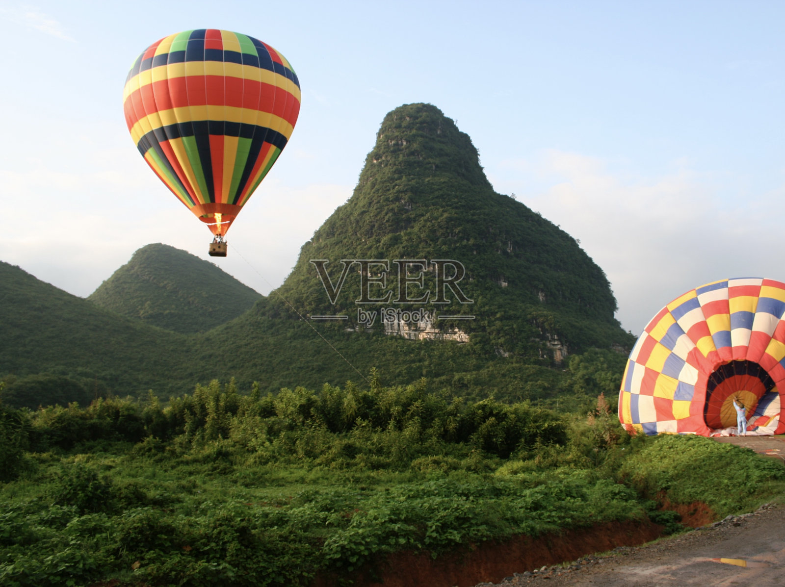 乘坐热气球照片摄影图片