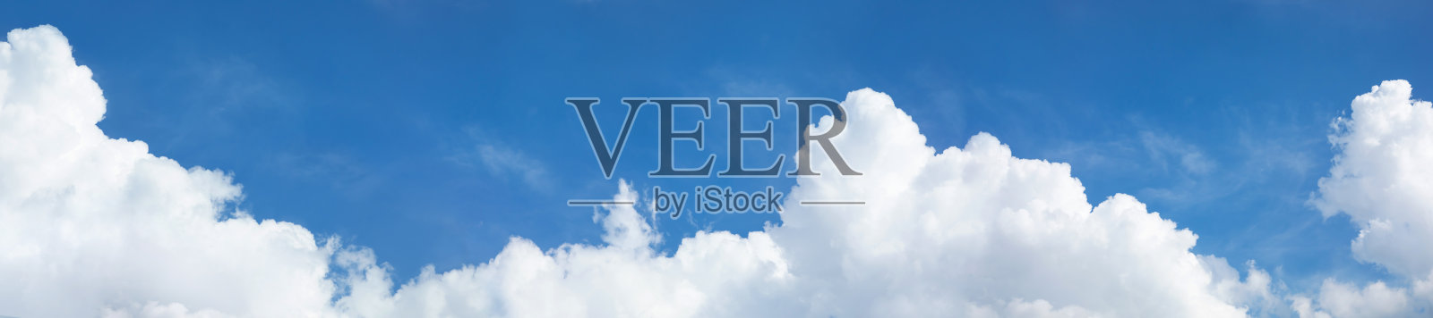 柔软光滑的白云与柔和的天空颜色。抽象背景照片摄影图片