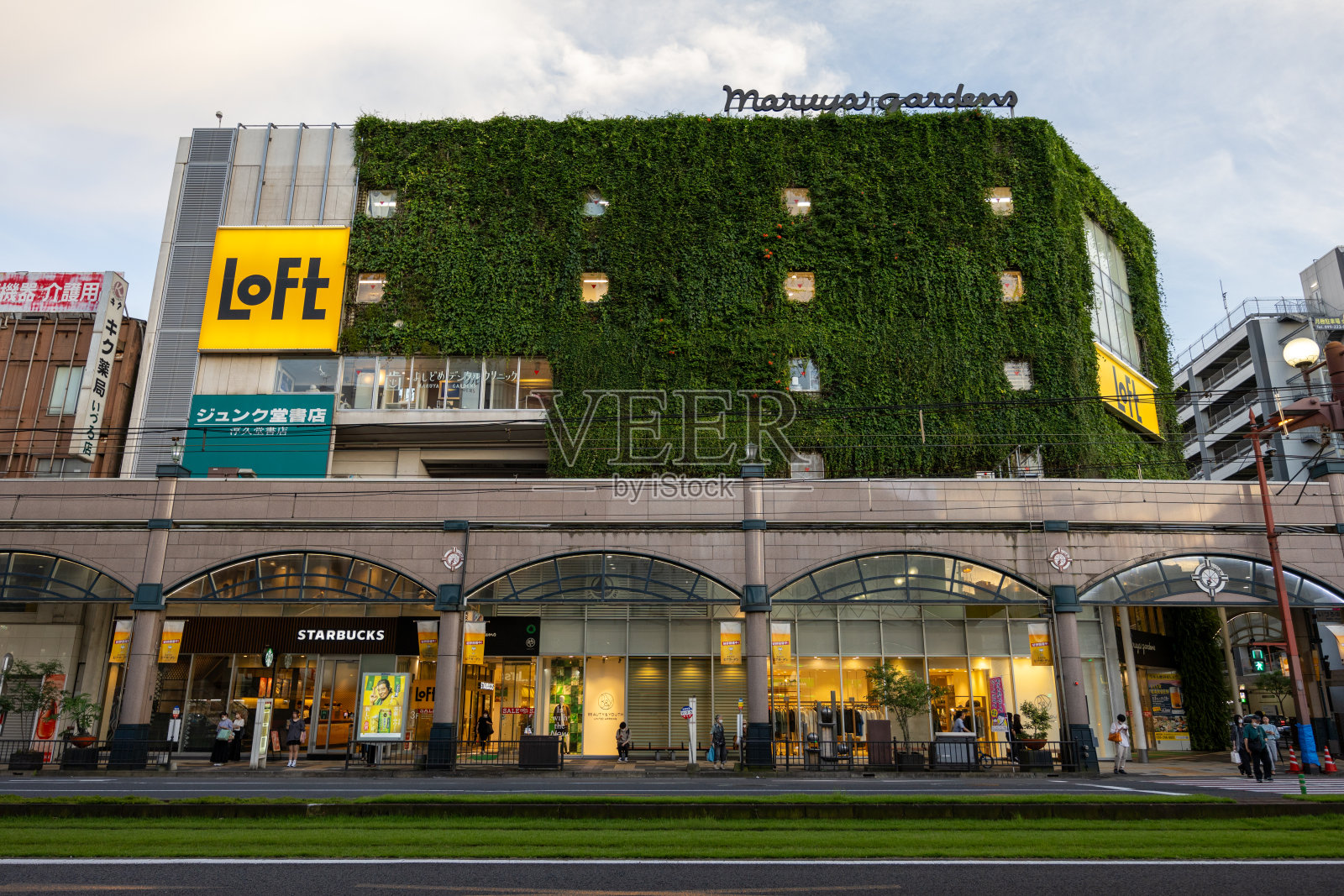 日本九州鹿儿岛的丸屋花园购物中心照片摄影图片