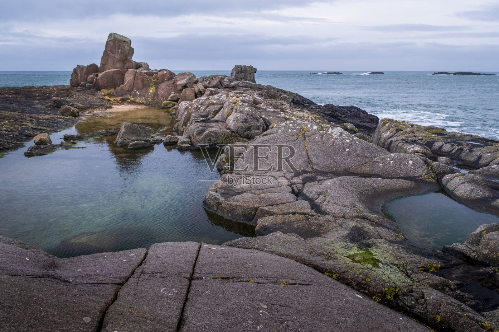 岩石池和海景照片摄影图片